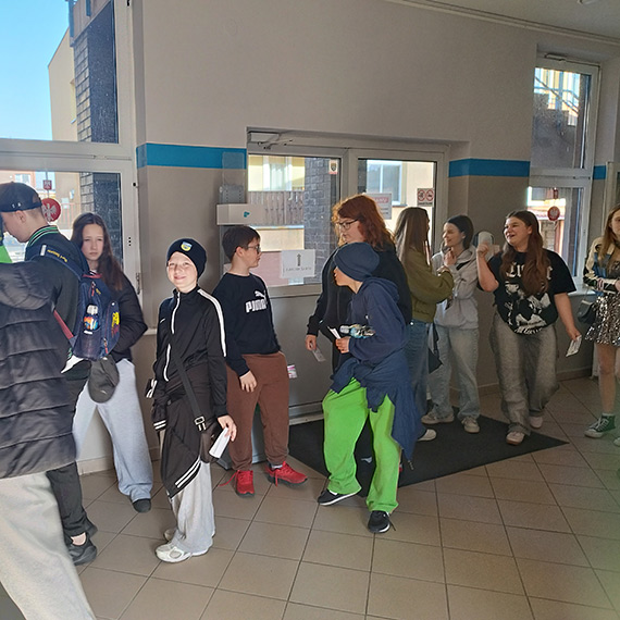 Szkolna dyskoteka w Dziwnowie z przes�aniem - muzyka, integracja i wsparcie dla chorej Mai