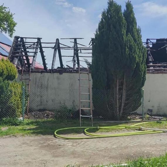 Po�ar warsztatu w Dusinie. Na miejscu stra�acy z kilku jednostek
