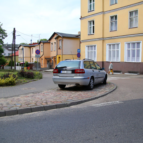 Czy tu wolno parkowa�? Zdj�cie z Mi�dzyzdroj�w wywo�a�o dyskusj�