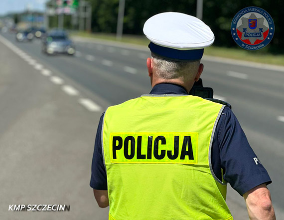 Zwr�ci� uwag� policjantom na kierowc�w jad�cych lewym pasem. Sam by� pijany