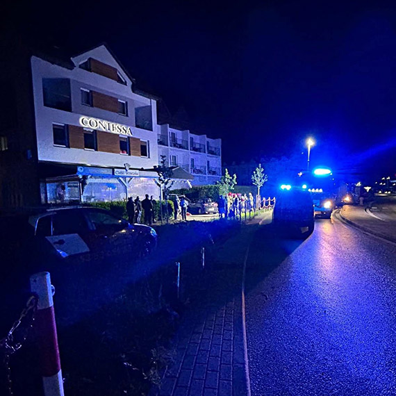 Samochód wjechał w budynek w Dziwnówku. Kierowca uciekł przed przyjazdem służb