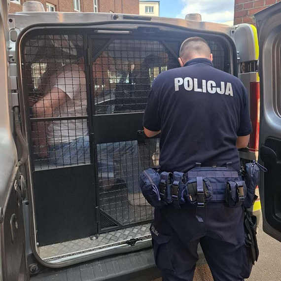 Zarzuty dla 51-latka po ugodzeniu nożem w Parku Dąbrowskiego w Kołobrzegu