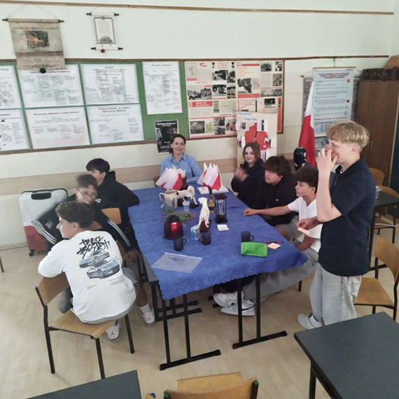 Pięć lat pomagania, patriotyzmu i wspólnych inicjatyw. Samorząd Uczniowski z Dziwnowa podsumował swoją działalność