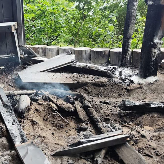 Pożar wiaty na Kawczej Górze. To już drugi taki przypadek w ciągu kilku dni