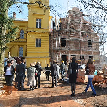 Stuchowo: Poudniowe skrzydo paacu doczekao si modernizacji. Zobacz film!