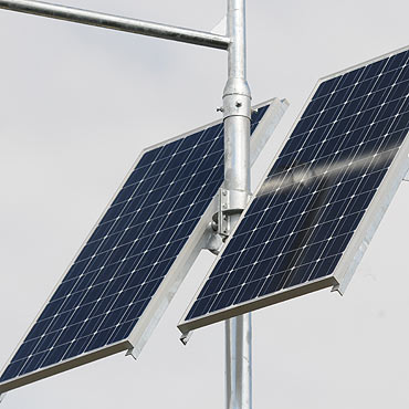 Kamie Pomorski zadowolony z lamp solarowych. Dziwnw te chce mie