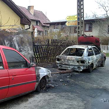 Kamie Pomorski: Spony dwa samochody