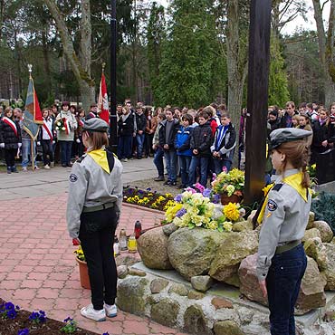 Uroczystość upamiętnienia 72. rocznicy zbrodni katyńskiej i 2. rocznicy katastrofy lotniczej