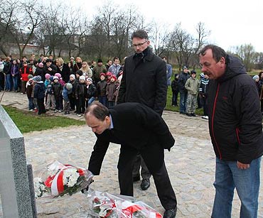 Kamie Pomorski: Uroczysto przy kamieskiej Alei Dbw Katyskich