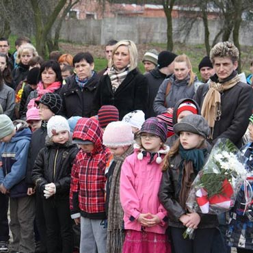 Kamie Pomorski: Uroczysto przy kamieskiej Alei Dbw Katyskich