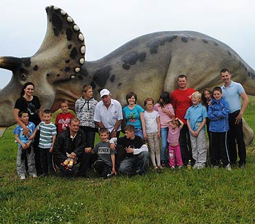 Wrzosowo: Dzieci z domu dziecka wśród dinozaurów