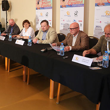 „Festiwal Gwiazd amie prawa autorskie”