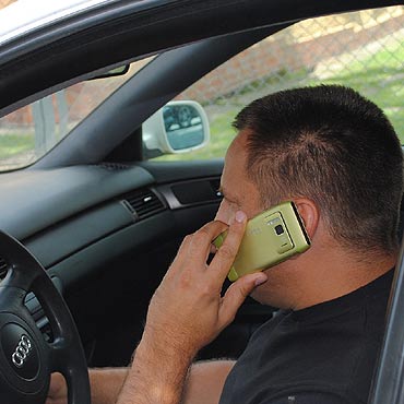 Posypay si mandaty za rozmawianie przez telefon w czasie jazdy