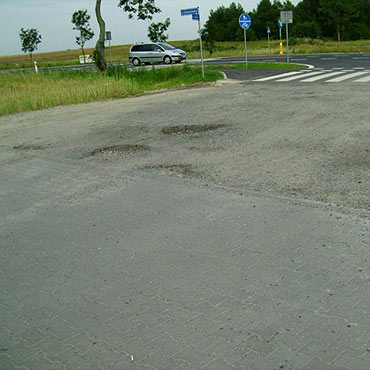 Kamie Pom.: Pozostawiono dziuraw drog