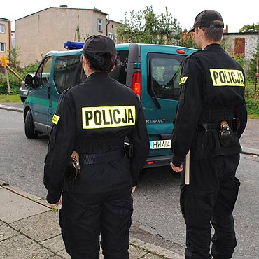 Powiat: Modzi policjanci bd patrolowa miejscowoci