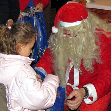 Policja eskortowaa witego Mikoaja