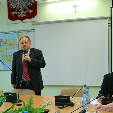 Mieszkacowi przeszkadza krzy w urzdzie 