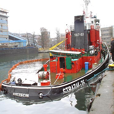 Zderzenie tankowca! Stra¿ak-25 do po³owy zatopiony