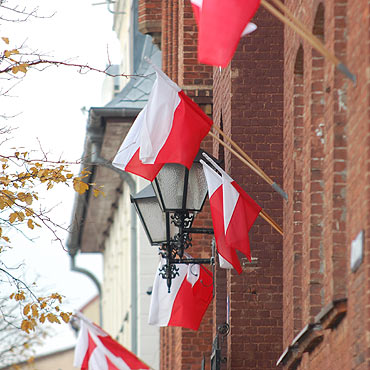 11 listopada wywie polsk flag