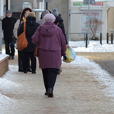 Kamie Pomorski: Chodniki oblodzone, ale posypane piaskiem