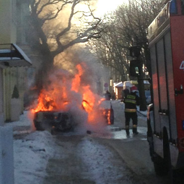 Midzyzdroje: Kierowca wjecha w skrzynk elektryczn. Samochd spon