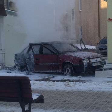Midzyzdroje: Kierowca wjecha w skrzynk elektryczn. Samochd spon