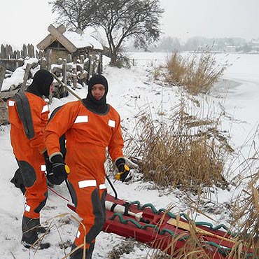 Wolin: Straacy uratowali przymarznitego abdzia