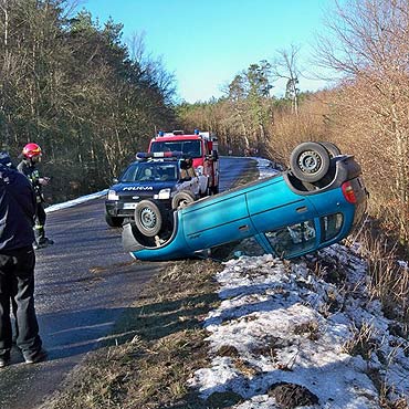 Dachowa opel. Jedna osoba ranna