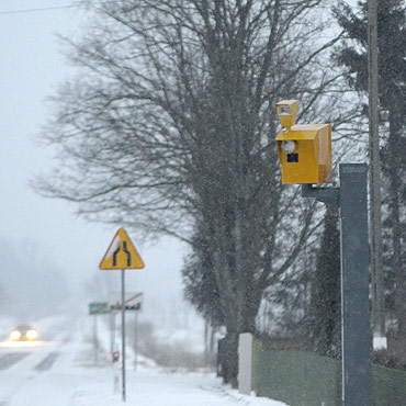Śnieg przysypał fotoradar w Jarzysławiu