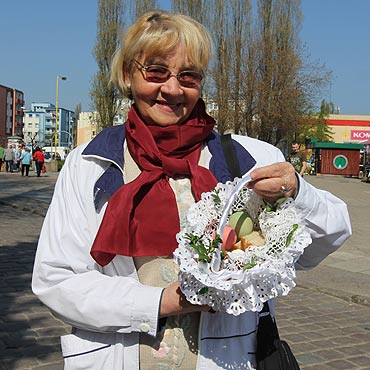 Wielka Sobota. Wierni wic pokarmy