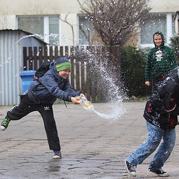 Bezpieczny migus Dyngus. Policja radzi czego nie robi, aby nie dosta mandatu