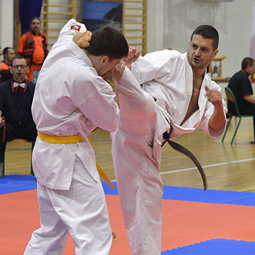 Zawodnicy z caej Polski przyjechali do Midzyzdrojw walczy w mistrzostwach karate