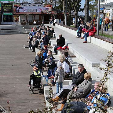 Midzyzdroje: Weekendowi turyci apali wiosenne promienie soca
