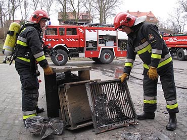 Kamie Pom.: Poar sklepu z artykuami przemysowymi