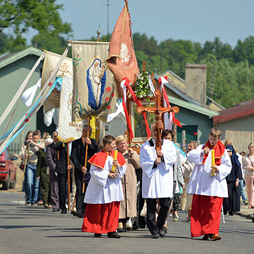 Ulicami przeszy procesje Boego Ciaa
