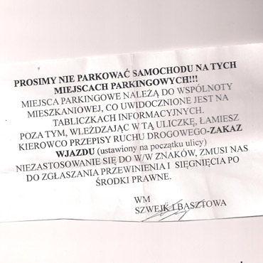 Kamie Pomorski: Mieszkacy kc si o parking przy bloku