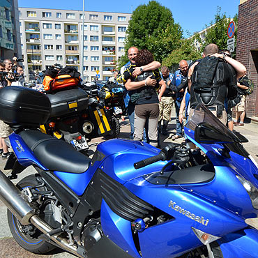 Wyruszyli na motocyklach w dalek podr, aby pomc rodzinie rannego onierza