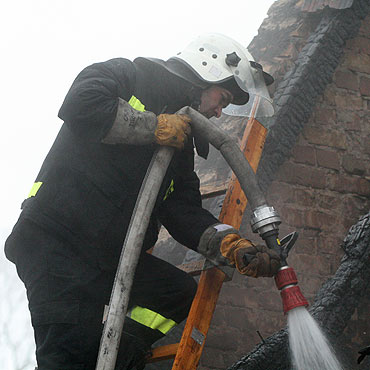 Poar domu w Kodrbiu. Ewakuowano matk z rocznym dzieckiem