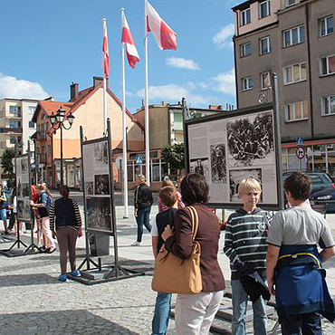 Kolejna wystawa plenerowa na Rynku Starego Miasta w Kamieniu Pomorskim