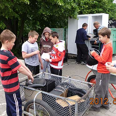 IX Dzie Recyklingu w wapnickiej szkole. Pczki za zuyte telewizory