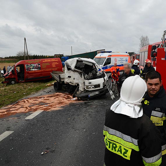 Grony wypadek na krajowej trjce. Cztery osoby trafiy do szpitala