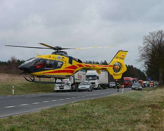 Grony wypadek na krajowej trjce. Cztery osoby trafiy do szpitala