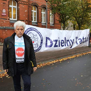 Zenon Nowak: Chcemy skończyć zabawy matek. Zobacz Film!