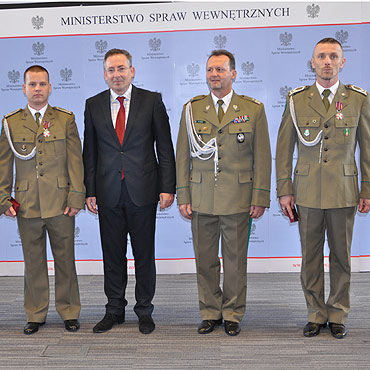 „Krzyże Zasługi za Dzielność” dla funkcjonariuszy Straży Granicznej z Rewala