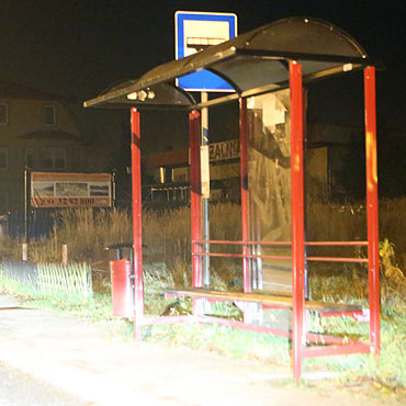 Przystanek autobusowy w Wisece w opakanym stanie