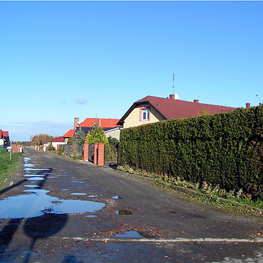 Ulica Henryka Wieniawskiego: ciemno, dziurawo i mokro