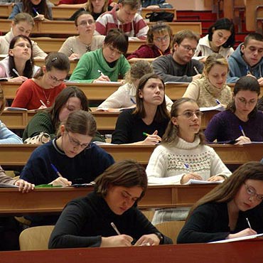 17 listopada- Midzynarodowy Dzie Studenta