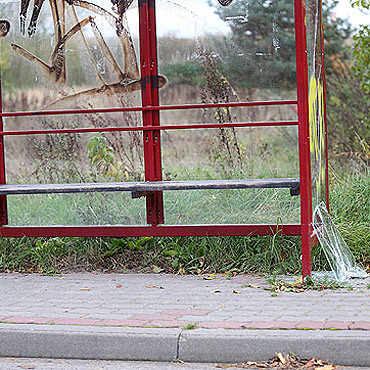 Naprawi przystanek autobusowy w Wisece