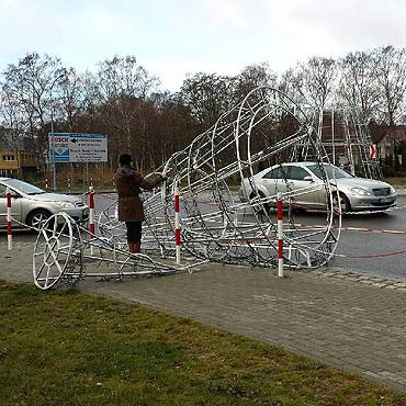 Przewrcona choinka i podwyszony stan wody. Orkan Ksawery da zna o sobie.