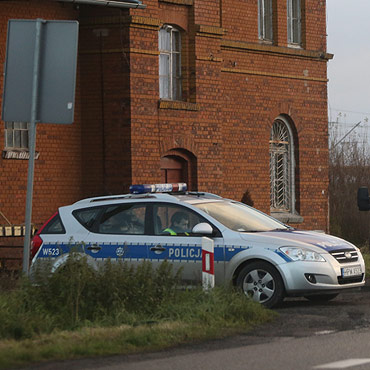 Zostawia przed sklepem samochd z wczonym silnikiem. Zodziej odjecha